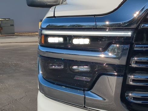 Used 2026 RAM 2500 Laramie AWD/4WD image 10
