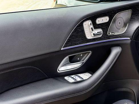 Certified 2025 Mercedes-Benz GLS 450 4MATIC image 11