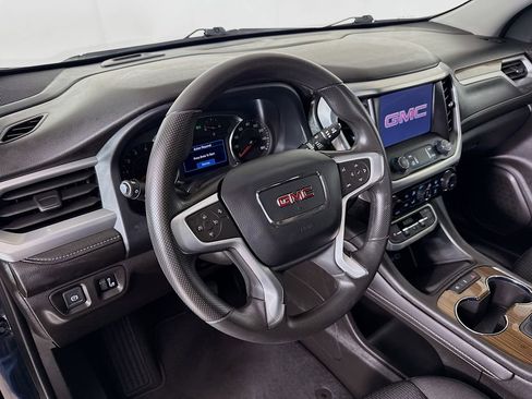 Used 2023 GMC Acadia SLE image 9