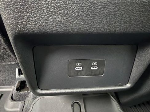 Used 2025 Nissan Rogue SV AWD/4WD image 19