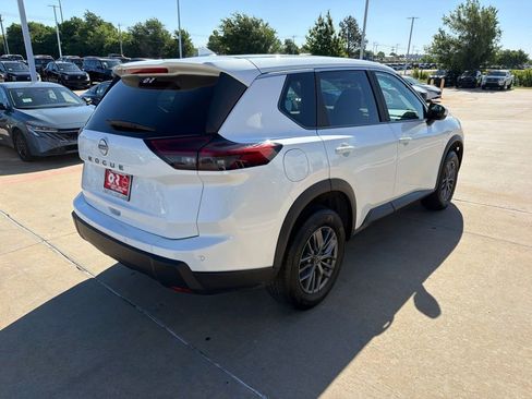 Used 2026 Nissan Rogue SV AWD/4WD image 5