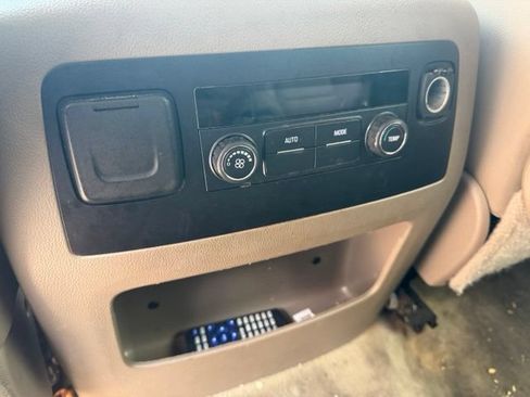 Used 2015 Chevrolet Suburban LT RWD image 13