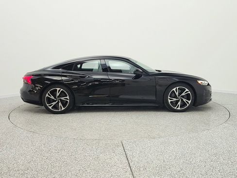 Used 2022 Audi e-tron GT Prestige w/ Prestige Package image 4