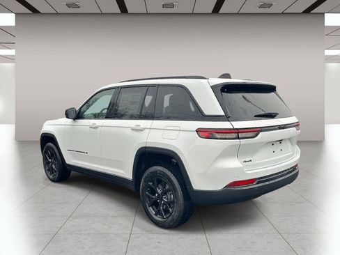 New 2025 Jeep Grand Cherokee Altitude image 6