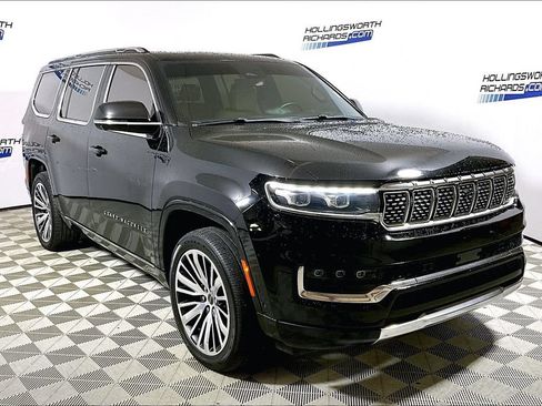 Used 2022 Jeep Grand Wagoneer Series III AWD/4WD image 3