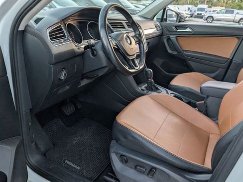 Used 2019 Volkswagen Tiguan SE w/ Panoramic Sunroof Package image 6