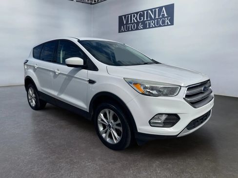Used 2017 Ford Escape SE AWD/4WD image 2