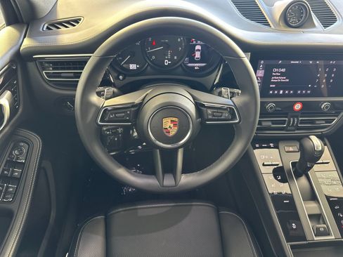 Certified 2025 Porsche Macan AWD/4WD image 16