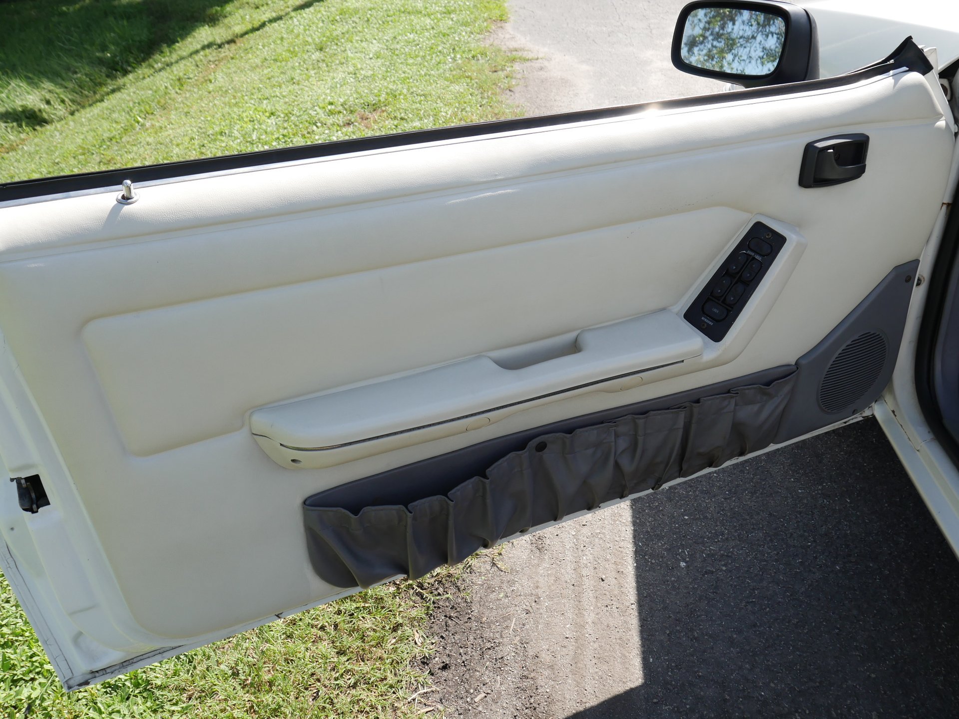 Used 1993 Ford Mustang LX RWD image 64