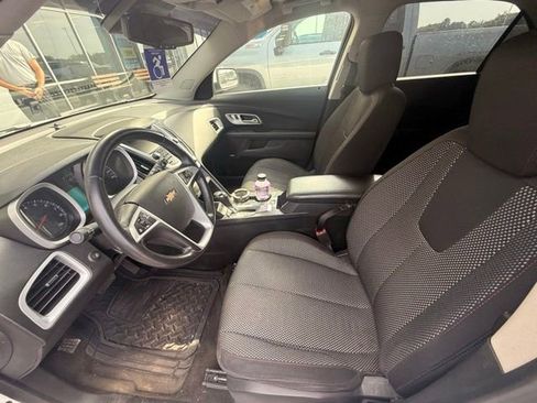 Used 2017 Chevrolet Equinox LT w/ Convenience Package AWD/4WD image 9