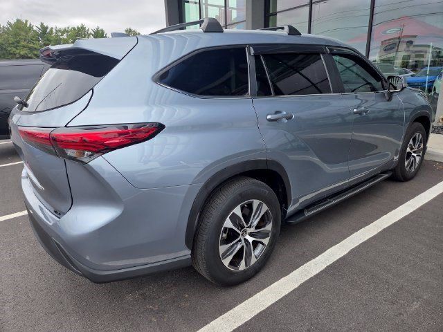 Used 2023 Toyota Highlander XLE FWD image 8