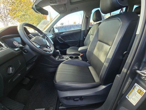 Used 2022 Volkswagen Tiguan SE w/ Panoramic Sunroof Package image 22