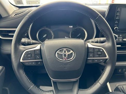 Used 2022 Toyota Highlander XLE AWD/4WD image 10