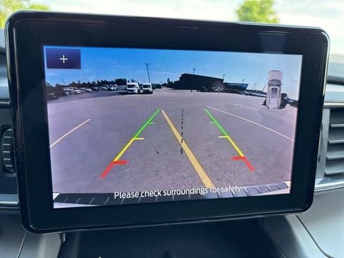 Used 2024 Ford Explorer XLT w/ Equipment Group 202A AWD/4WD image 30