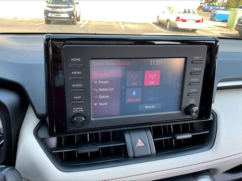 Used 2019 Toyota RAV4 XLE FWD image 39