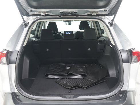 Used 2022 Toyota RAV4 LE AWD/4WD image 16