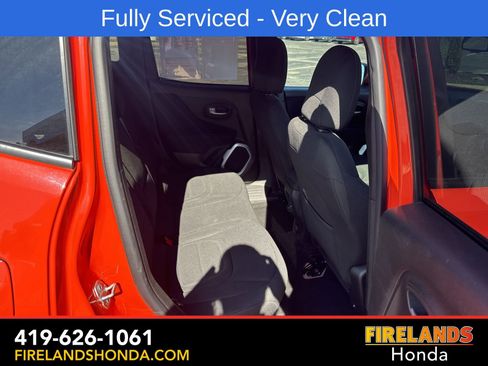 Used 2019 Jeep Renegade Latitude w/ Cold Weather Group FWD image 30