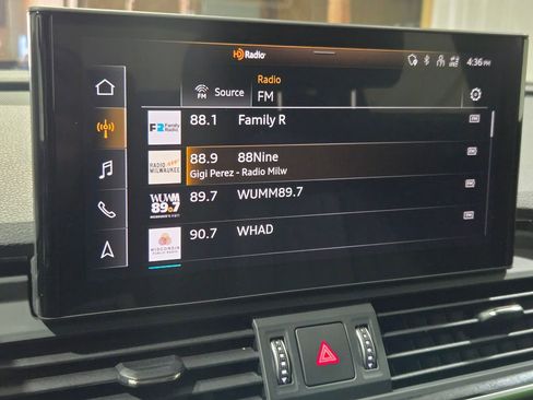 Used 2022 Audi Q5 2.0T Premium w/ Convenience Package image 3