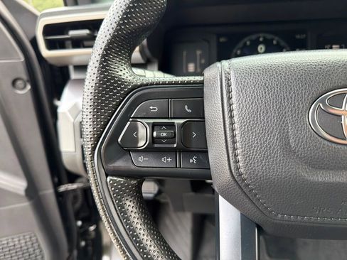 Used 2025 Toyota Tacoma SR5 AWD/4WD image 16