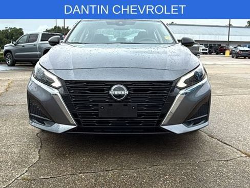 Used 2025 Nissan Altima 2.5 SV FWD image 2
