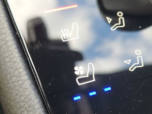 Certified 2025 Porsche Macan image 22