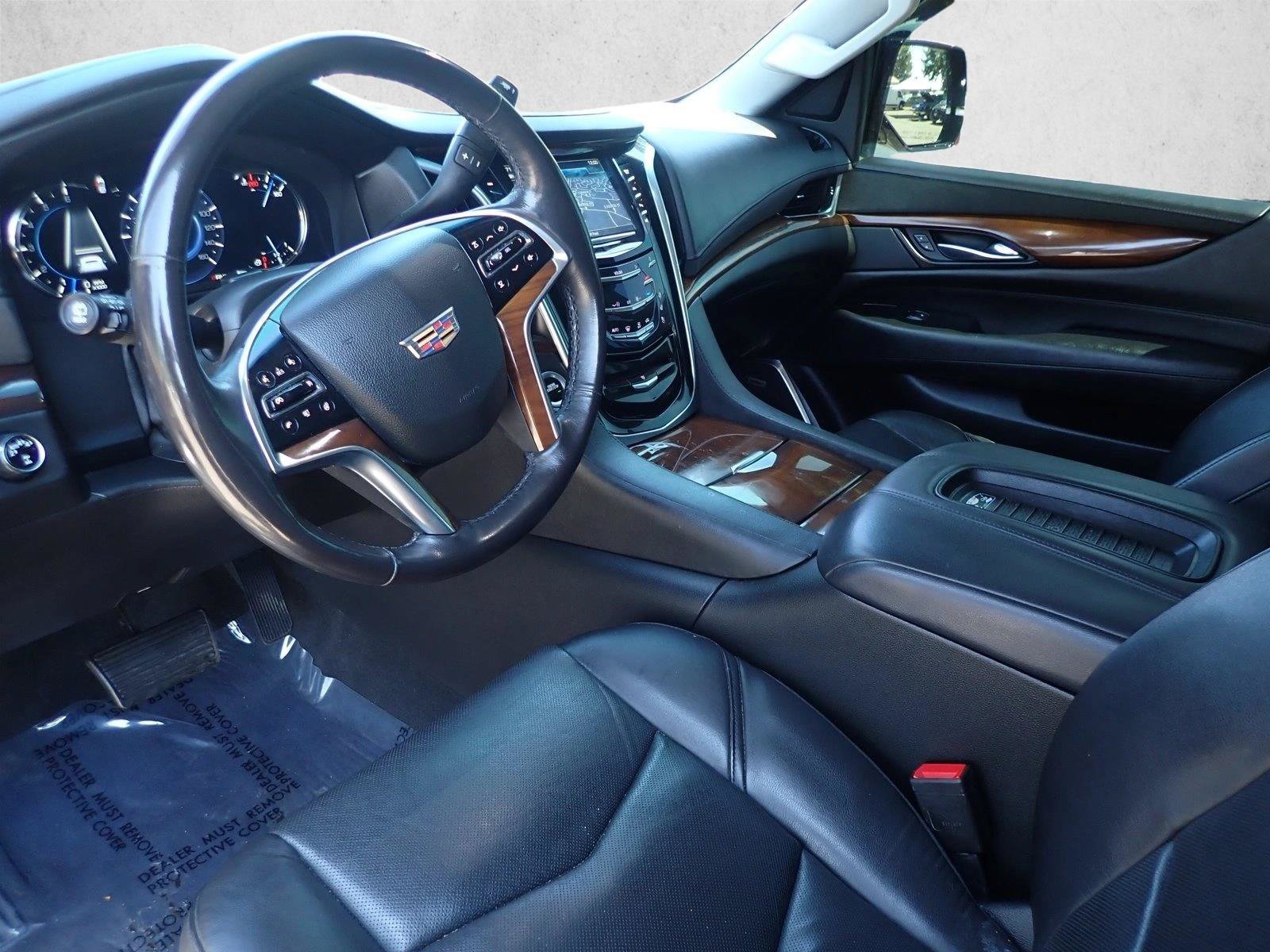 Used 2020 Cadillac Escalade Premium Luxury AWD/4WD image 12