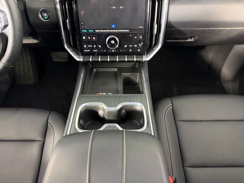 Used 2025 GMC Acadia Elevation w/ Elevation Premium Package image 16