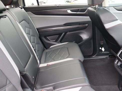 Used 2025 Volkswagen Atlas Peak Edition SE AWD/4WD image 15