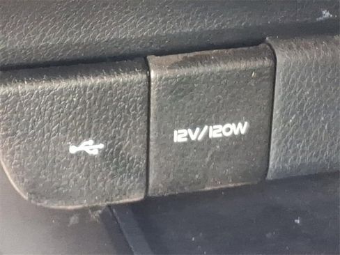 Used 2023 Toyota Camry SE image 11