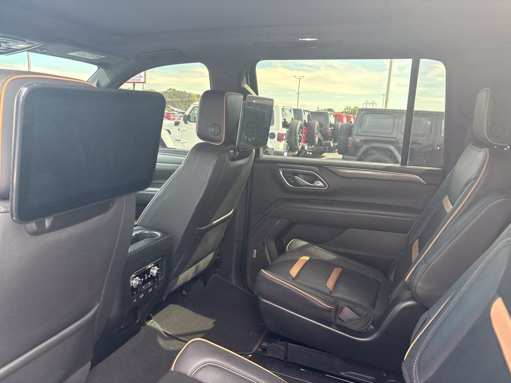 Used 2023 GMC Yukon XL AT4 w/ AT4 Premium Package AWD/4WD image 18