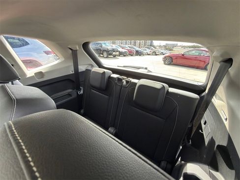 Used 2022 Volkswagen Tiguan SE image 32