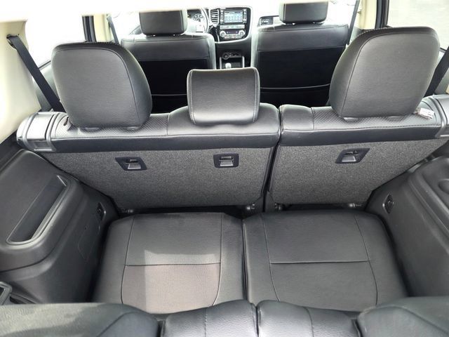Used 2016 Mitsubishi Outlander GT AWD/4WD image 13