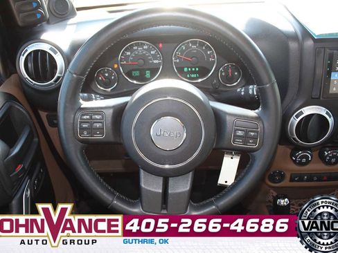Used 2013 Jeep Wrangler Unlimited Rubicon w/ Connectivity Group image 30