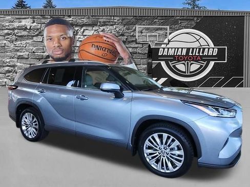 Certified 2024 Toyota Highlander Platinum AWD/4WD image 1