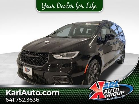 New 2026 Chrysler Pacifica Limited w/ S Appearance Package AWD/4WD image 1