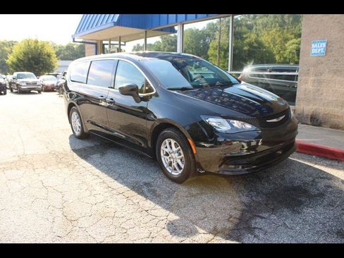 Used 2023 Chrysler Voyager LX FWD image 1