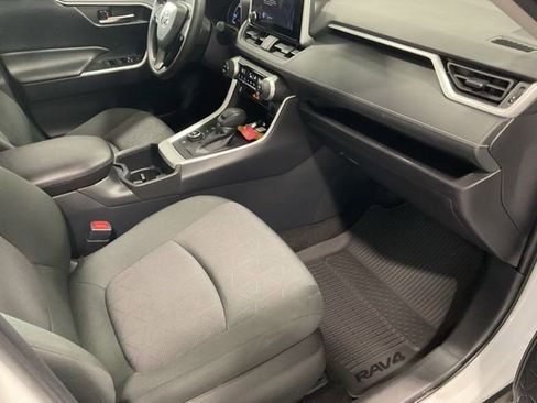 Used 2025 Toyota RAV4 XLE image 19