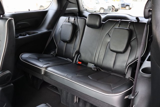 Used 2025 Chrysler Pacifica Limited FWD image 11