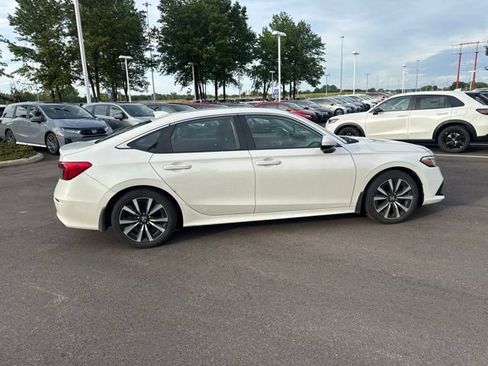 Used 2023 Honda Civic EX image 9