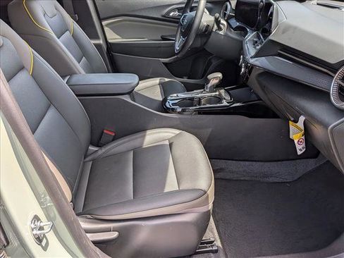 Used 2025 Chevrolet Trax ACTIV FWD image 19