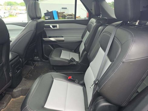 Used 2022 Ford Explorer XLT w/ Equipment Group 202A AWD/4WD image 6