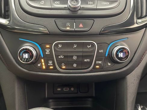 Certified 2023 Chevrolet Equinox RS w/ RS Leather Package image 5