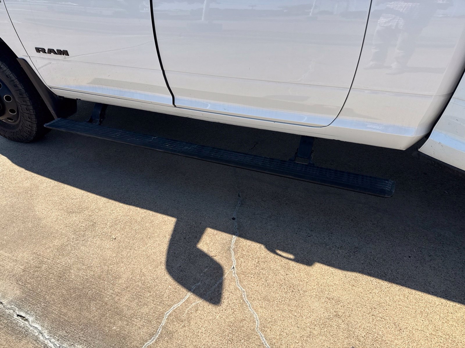 Used 2025 RAM 3500 Laramie AWD/4WD image 13