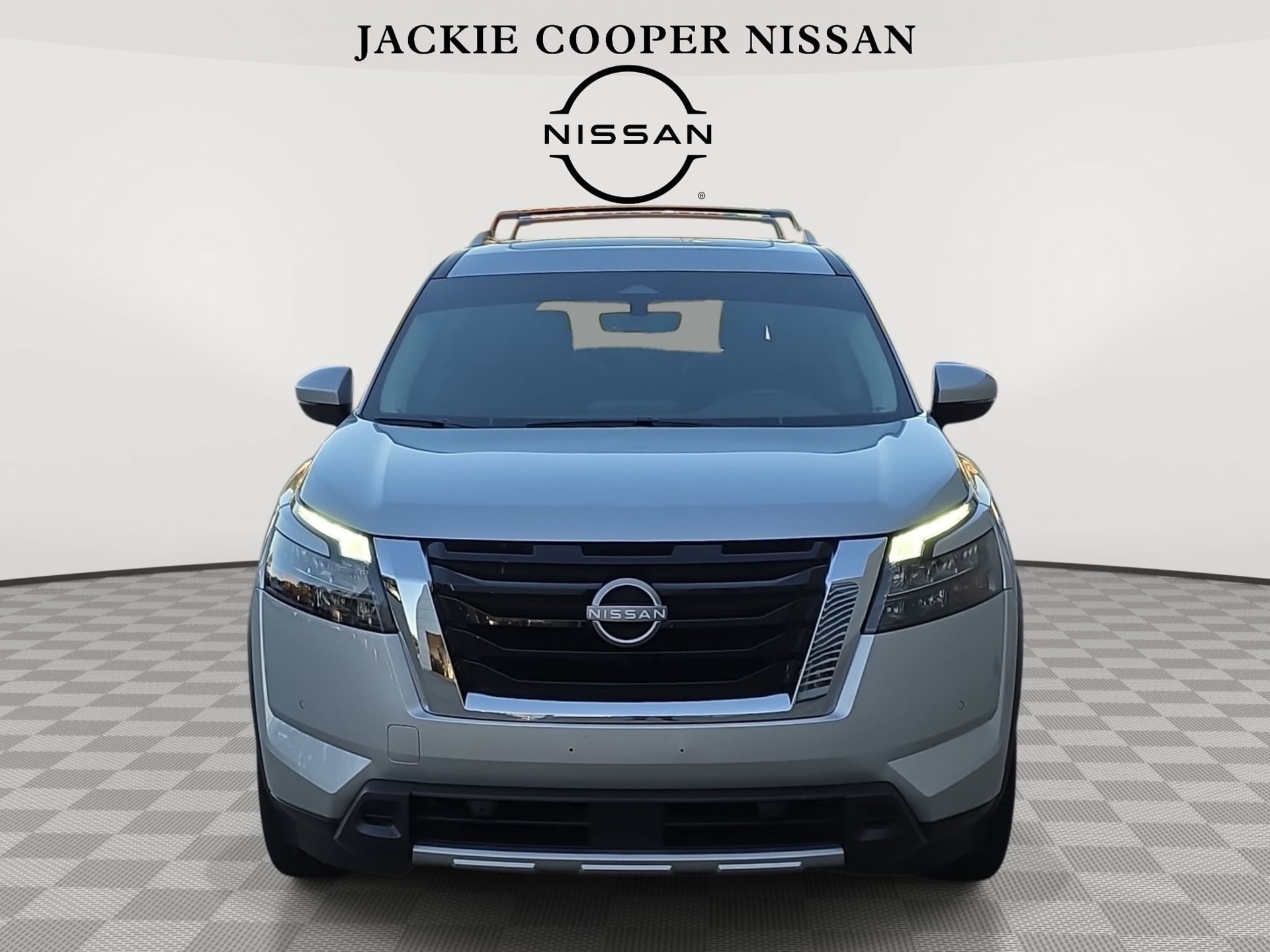 Used 2025 Nissan Pathfinder SL w/ SL Premium Package AWD/4WD image 2