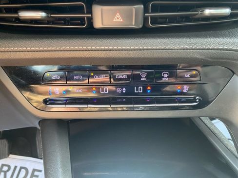 Used 2023 Buick Envision Avenir AWD/4WD image 23