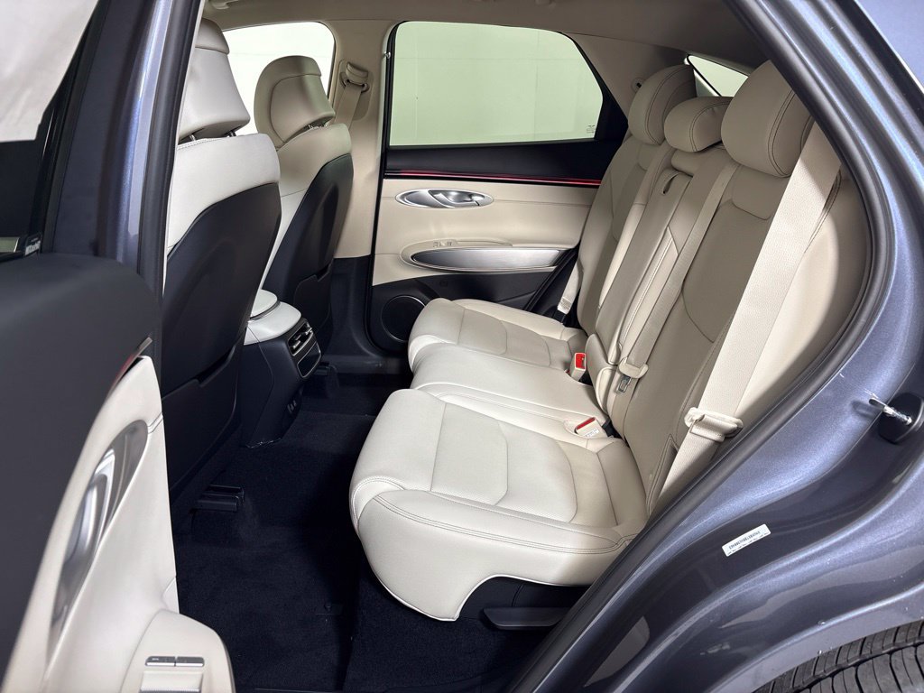 New 2027 Genesis GV70 2.5T Select AWD/4WD image 18