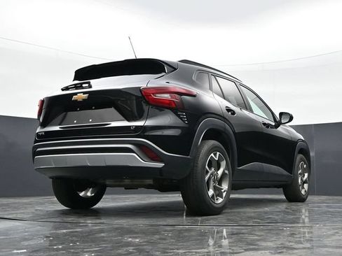 Used 2025 Chevrolet Trax LT w/ LT Convenience Package FWD image 33