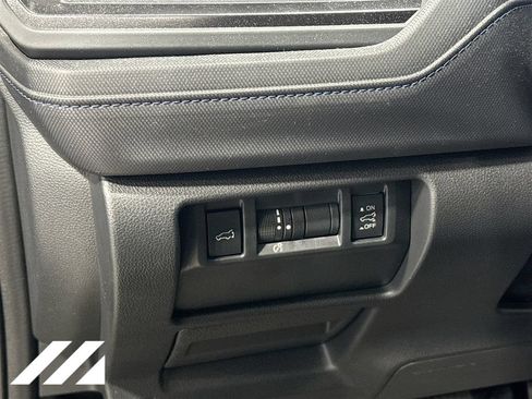 Used 2025 Subaru Forester Premium AWD/4WD image 10