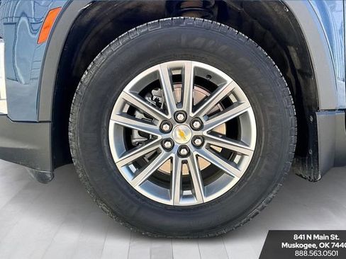 Used 2023 Chevrolet Traverse LT image 32