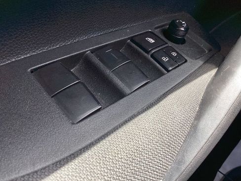 Used 2025 Toyota Corolla LE FWD image 17